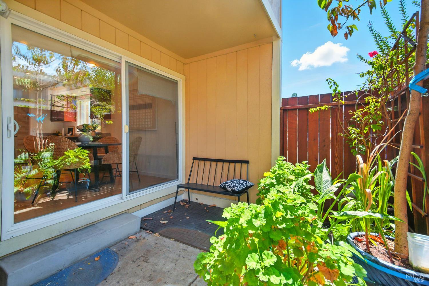 Detail Gallery Image 35 of 38 For 433 Enterprise Dr, Rohnert Park,  CA 94928 - 3 Beds | 2/1 Baths