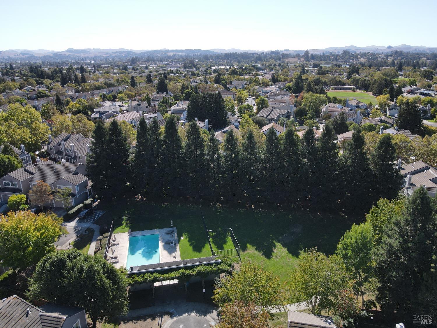 Detail Gallery Image 37 of 55 For 871 Chardonnay Cir, Petaluma,  CA 94954 - 3 Beds | 2/1 Baths
