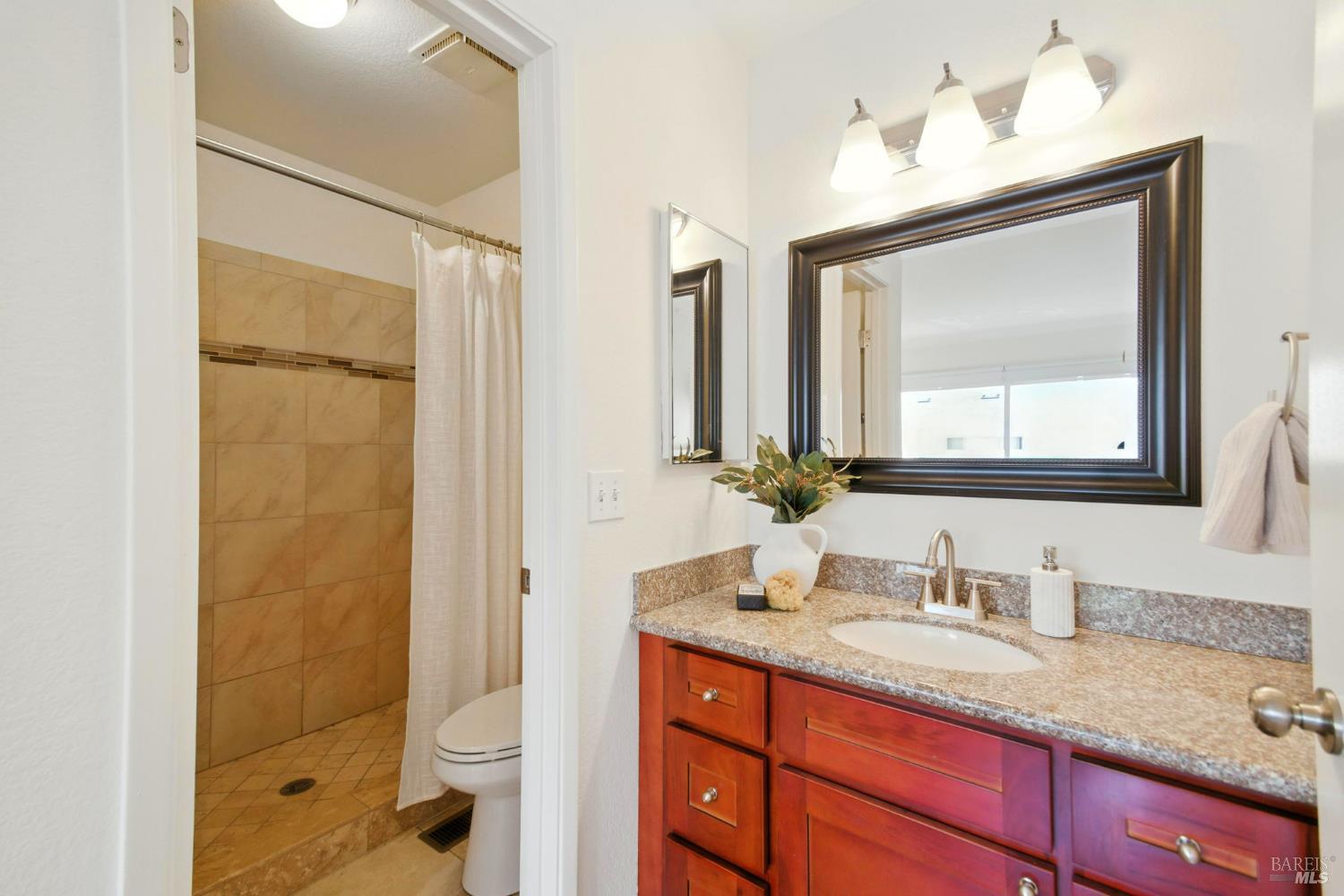 Detail Gallery Image 29 of 38 For 433 Enterprise Dr, Rohnert Park,  CA 94928 - 3 Beds | 2/1 Baths