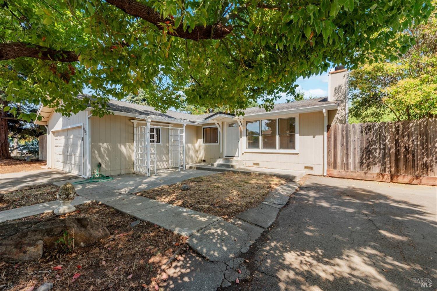 Detail Gallery Image 14 of 44 For 2195 Delpha Dr, Napa,  CA 94558 - 3 Beds | 2 Baths