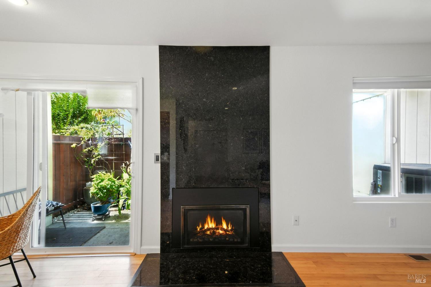 Detail Gallery Image 10 of 38 For 433 Enterprise Dr, Rohnert Park,  CA 94928 - 3 Beds | 2/1 Baths