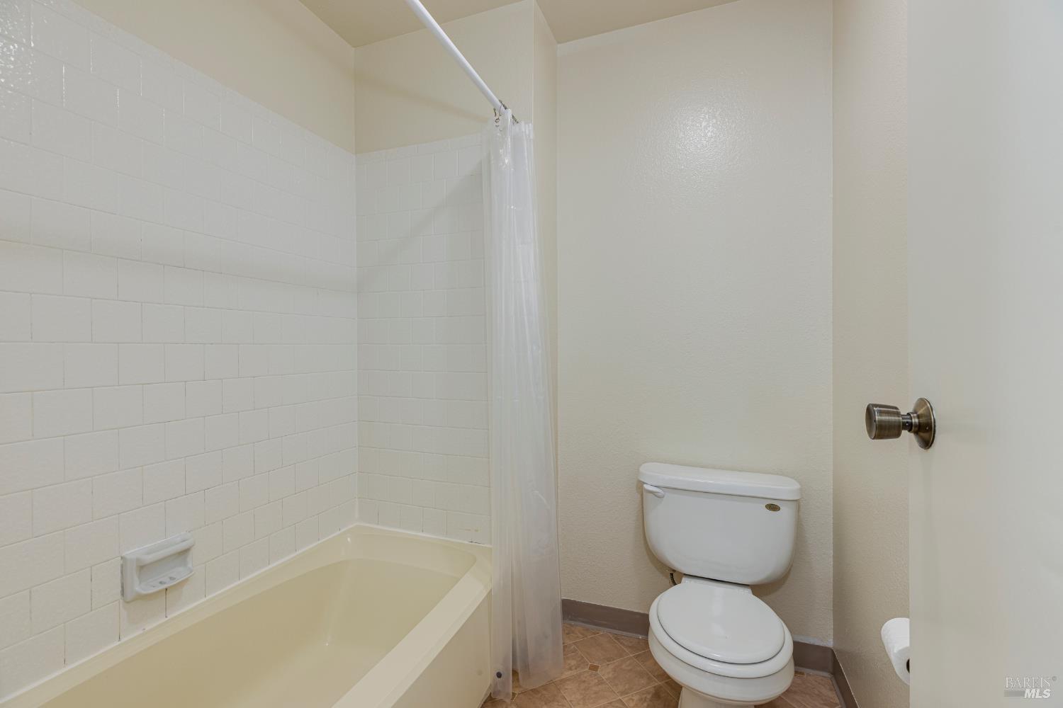 Detail Gallery Image 17 of 43 For 601 Marylyn Cir, Petaluma,  CA 94954 - 3 Beds | 2 Baths