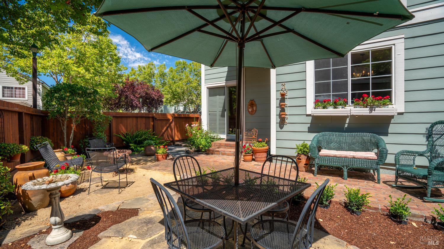 Detail Gallery Image 32 of 55 For 871 Chardonnay Cir, Petaluma,  CA 94954 - 3 Beds | 2/1 Baths