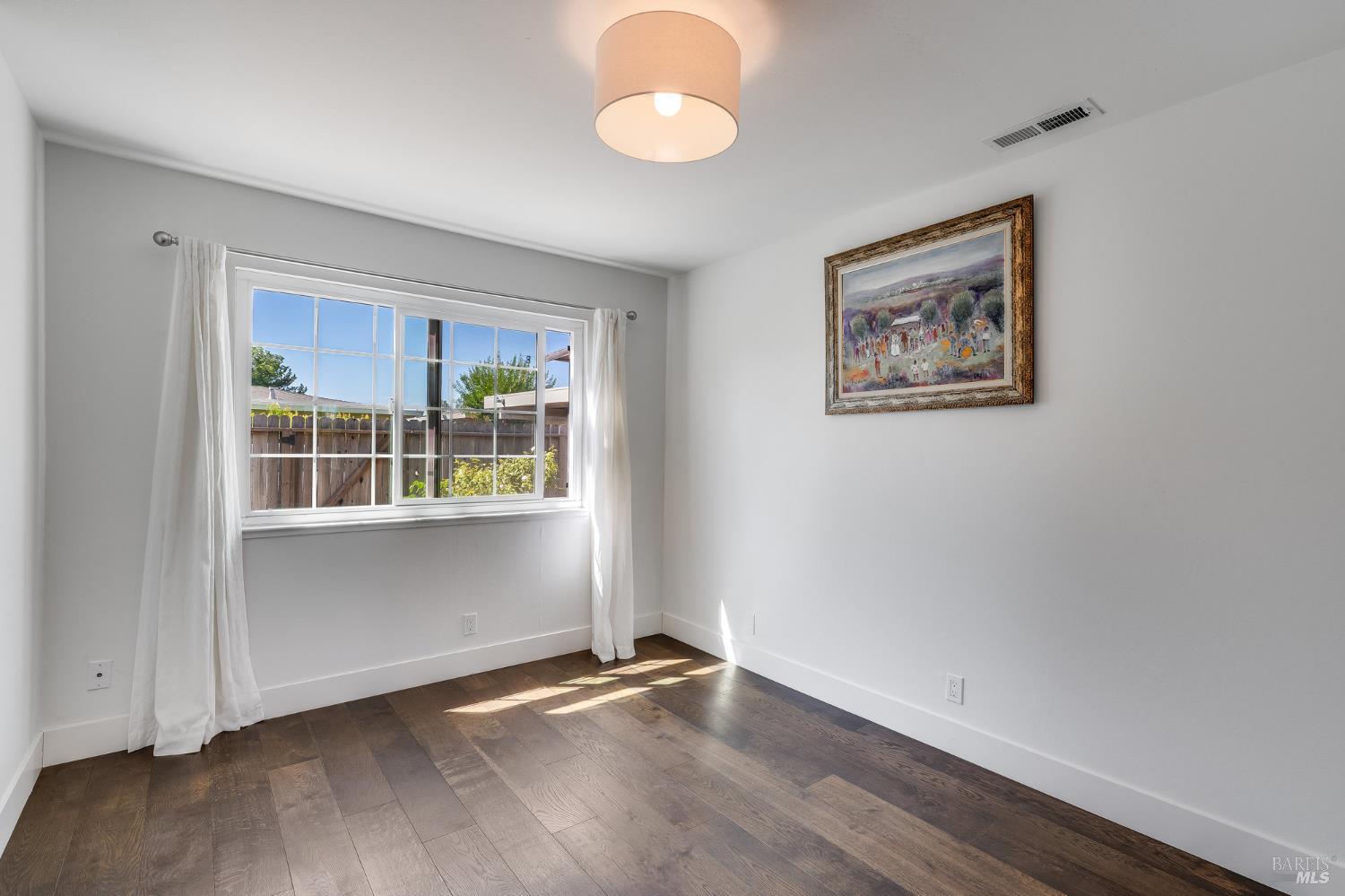 Detail Gallery Image 10 of 27 For 921 1st St, Sonoma,  CA 95476 - 2 Beds | 2 Baths