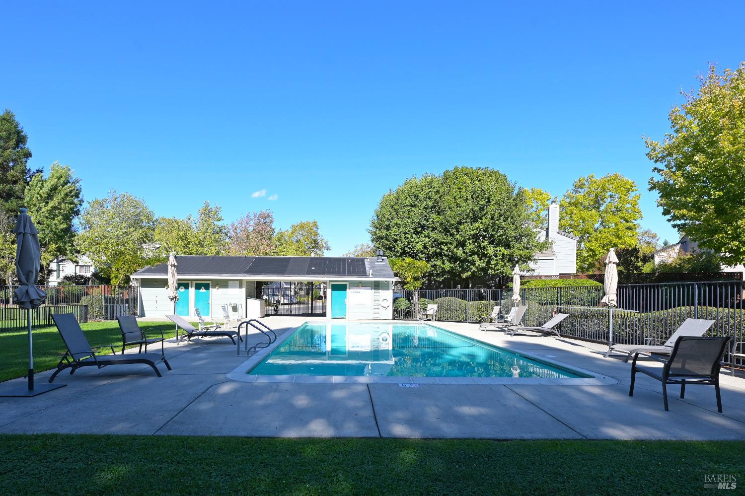 Detail Gallery Image 35 of 55 For 871 Chardonnay Cir, Petaluma,  CA 94954 - 3 Beds | 2/1 Baths