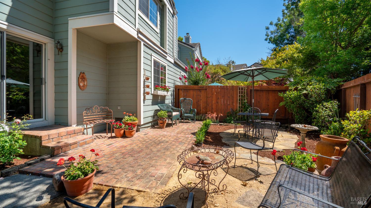 Detail Gallery Image 31 of 55 For 871 Chardonnay Cir, Petaluma,  CA 94954 - 3 Beds | 2/1 Baths