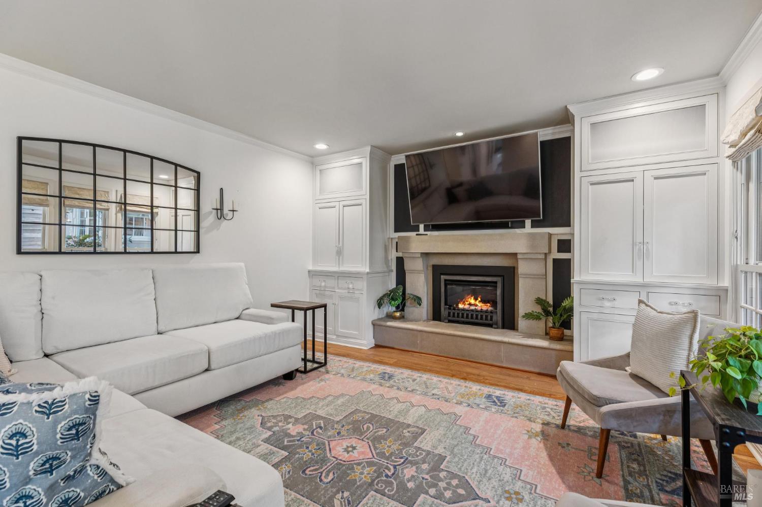 Detail Gallery Image 10 of 51 For 770 Eucalyptus Ave, Novato,  CA 94947 - 3 Beds | 2 Baths