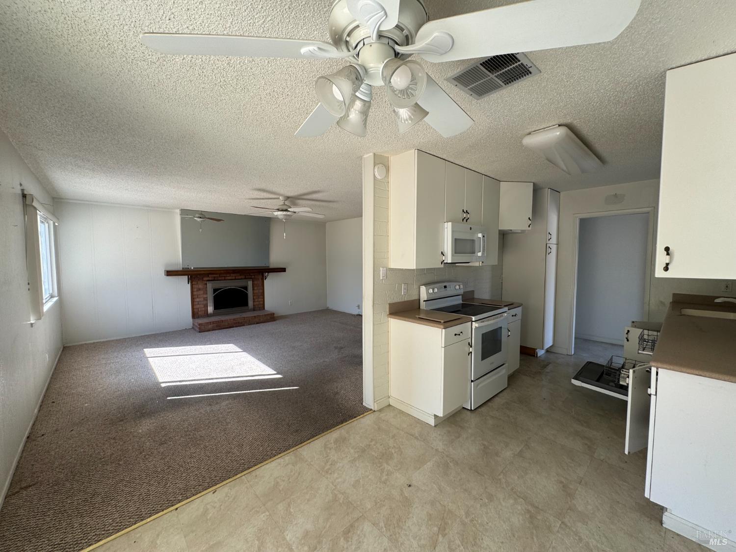 Detail Gallery Image 6 of 45 For 2040 Las Lomas Ct, Concord,  CA 94519 - 3 Beds | 2 Baths