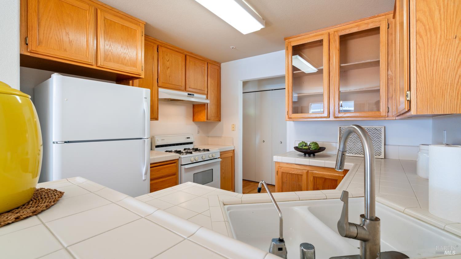 Detail Gallery Image 11 of 55 For 871 Chardonnay Cir, Petaluma,  CA 94954 - 3 Beds | 2/1 Baths