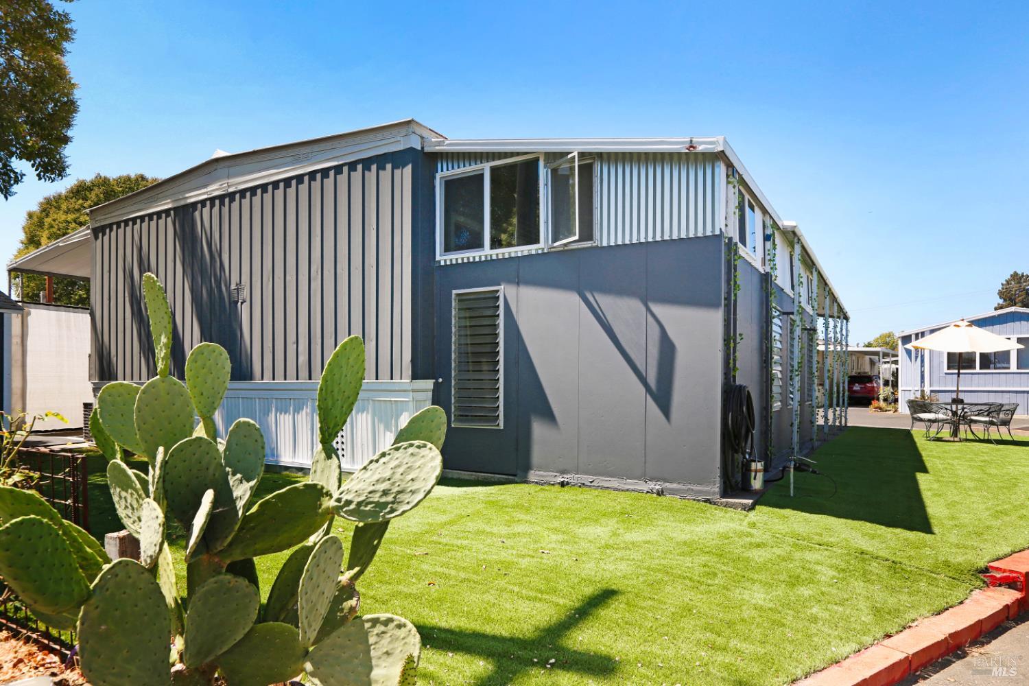Detail Gallery Image 4 of 22 For 236 Reed Cir, Napa,  CA 94558 - 2 Beds | 2 Baths