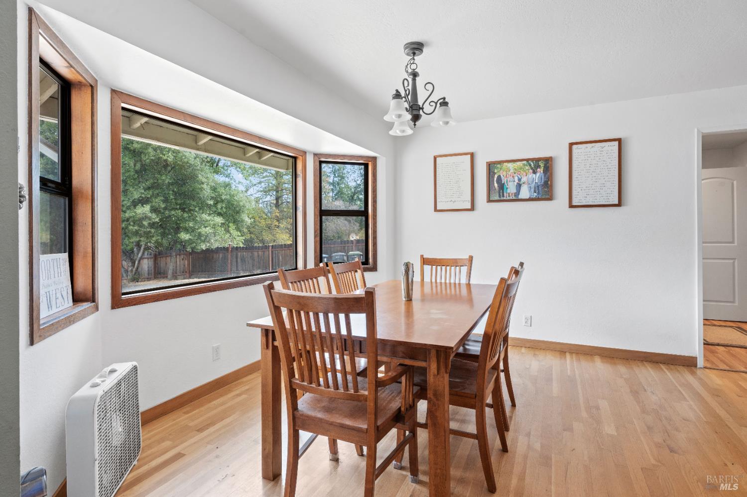 Detail Gallery Image 5 of 30 For 9510 W Side Potter Valley Rd, Potter Valley,  CA 95469 - 3 Beds | 2 Baths