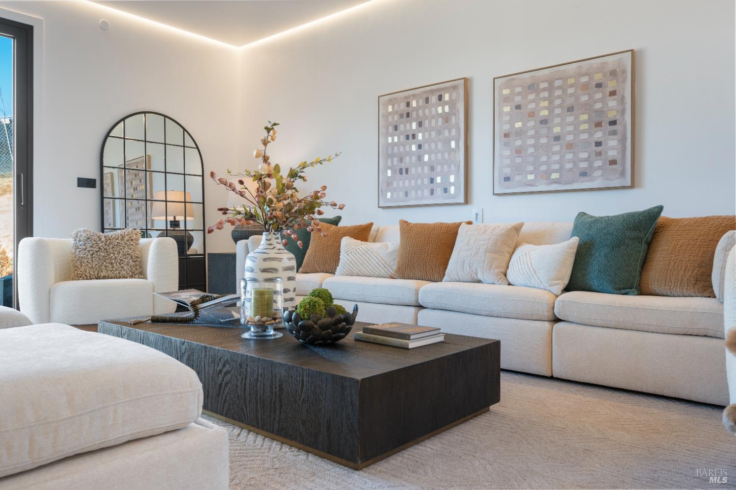 Detail Gallery Image 5 of 26 For 3615 Crown Hill Dr, Santa Rosa,  CA 95404 - 5 Beds | 3/1 Baths