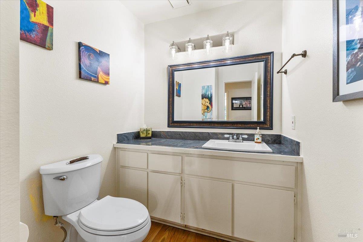 Detail Gallery Image 16 of 34 For 1367 Sylvan Ct, Healdsburg,  CA 95448 - 3 Beds | 2/1 Baths