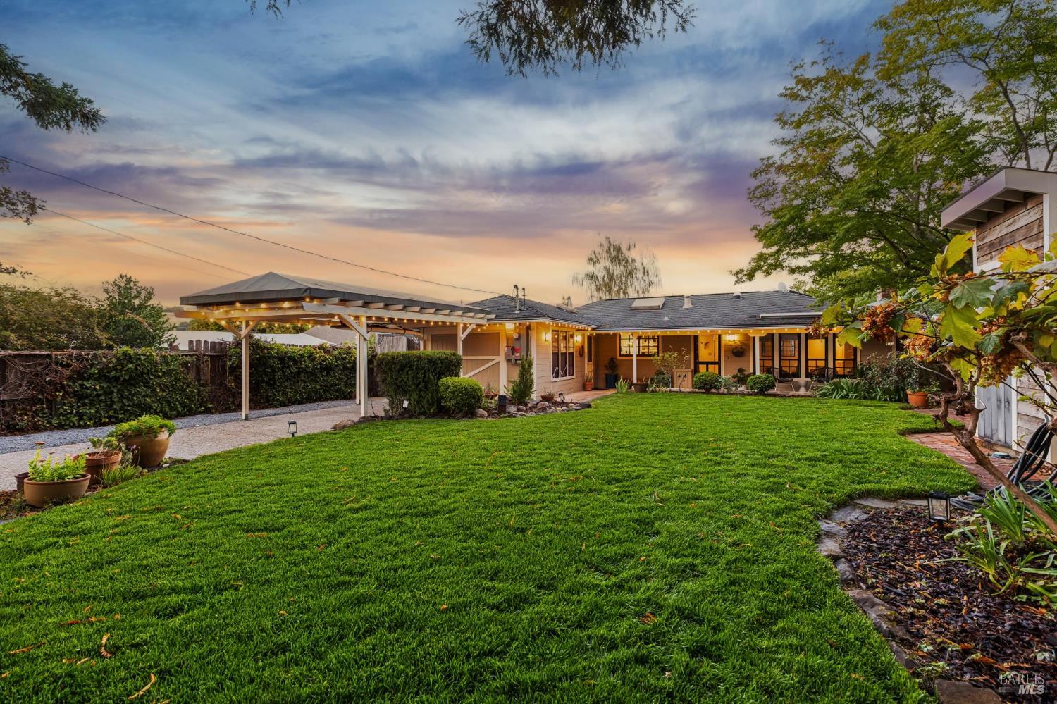 Detail Gallery Image 6 of 51 For 770 Eucalyptus Ave, Novato,  CA 94947 - 3 Beds | 2 Baths