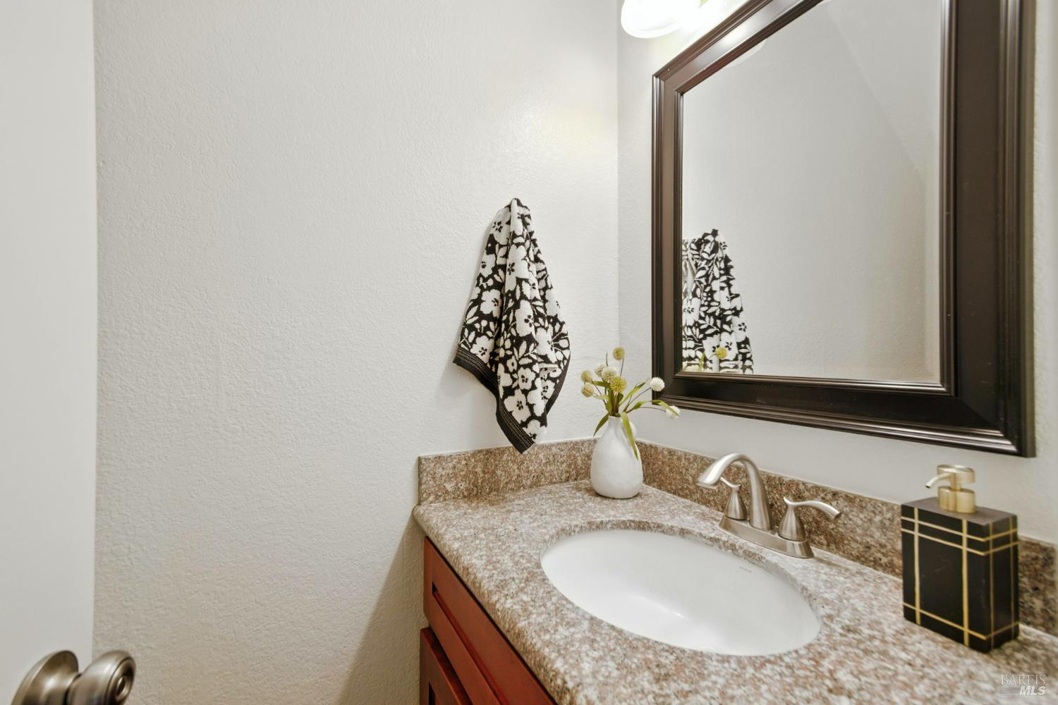 Detail Gallery Image 27 of 38 For 433 Enterprise Dr, Rohnert Park,  CA 94928 - 3 Beds | 2/1 Baths