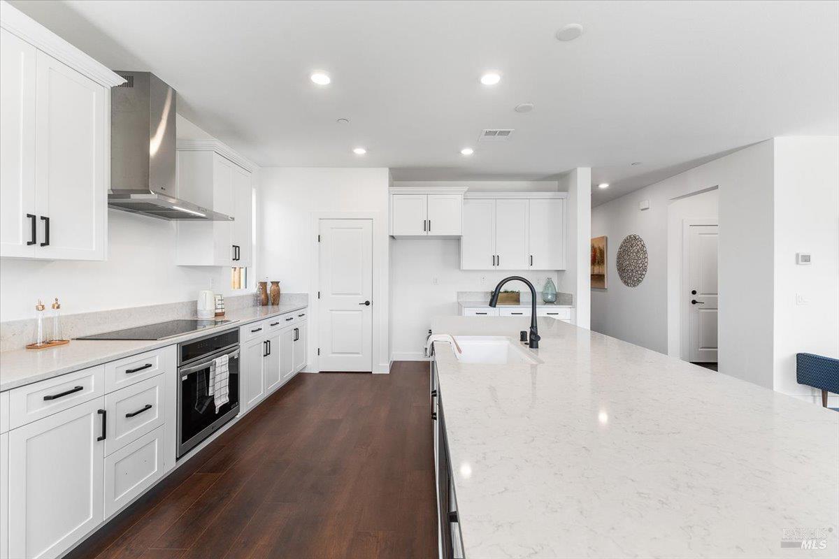 Detail Gallery Image 8 of 31 For 7305 Willowglen Dr, Rohnert Park,  CA 94928 - 4 Beds | 3/1 Baths