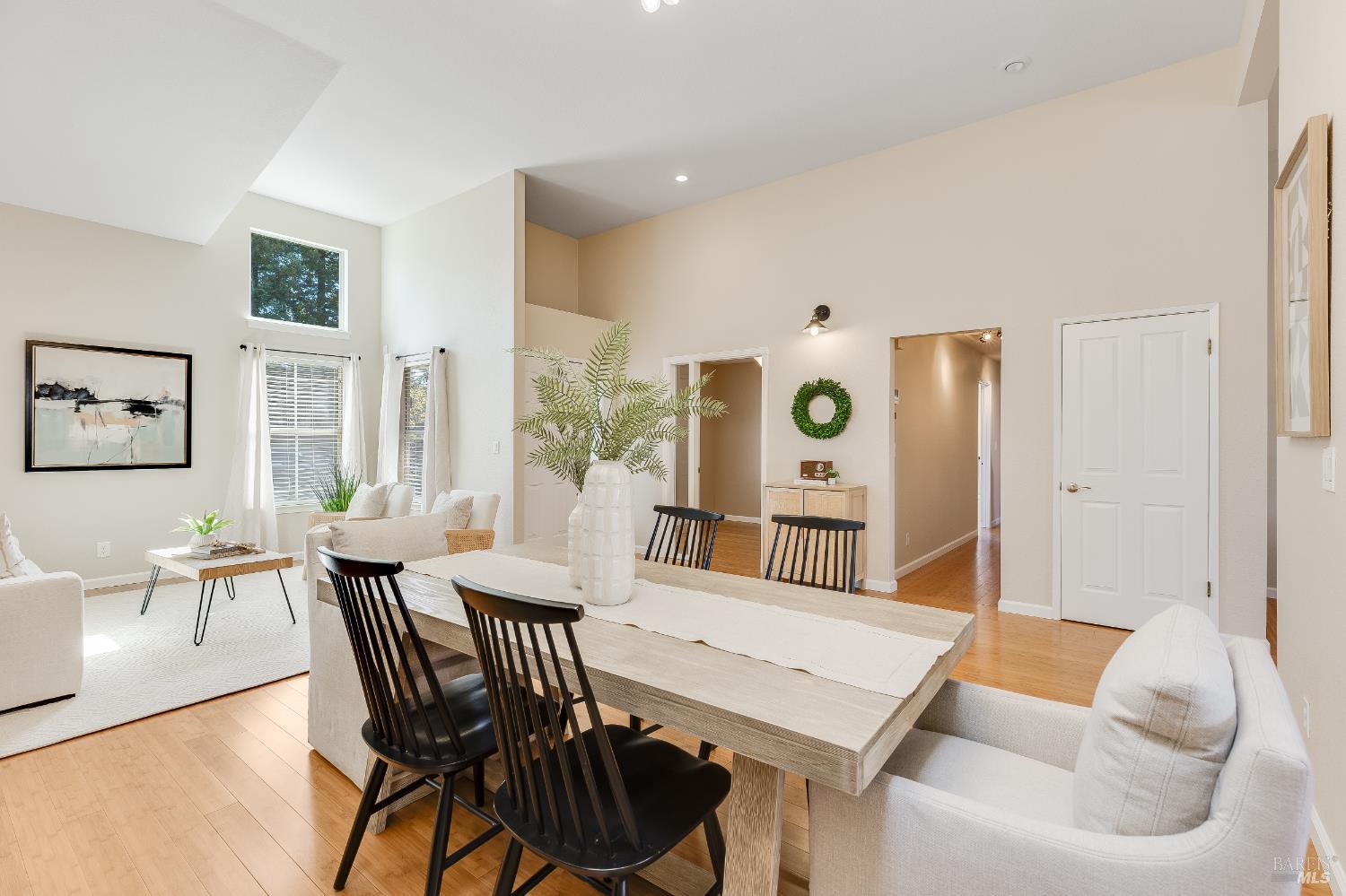 Detail Gallery Image 4 of 34 For 755 Oak Hollow Ave, Vacaville,  CA 95687 - 3 Beds | 2 Baths