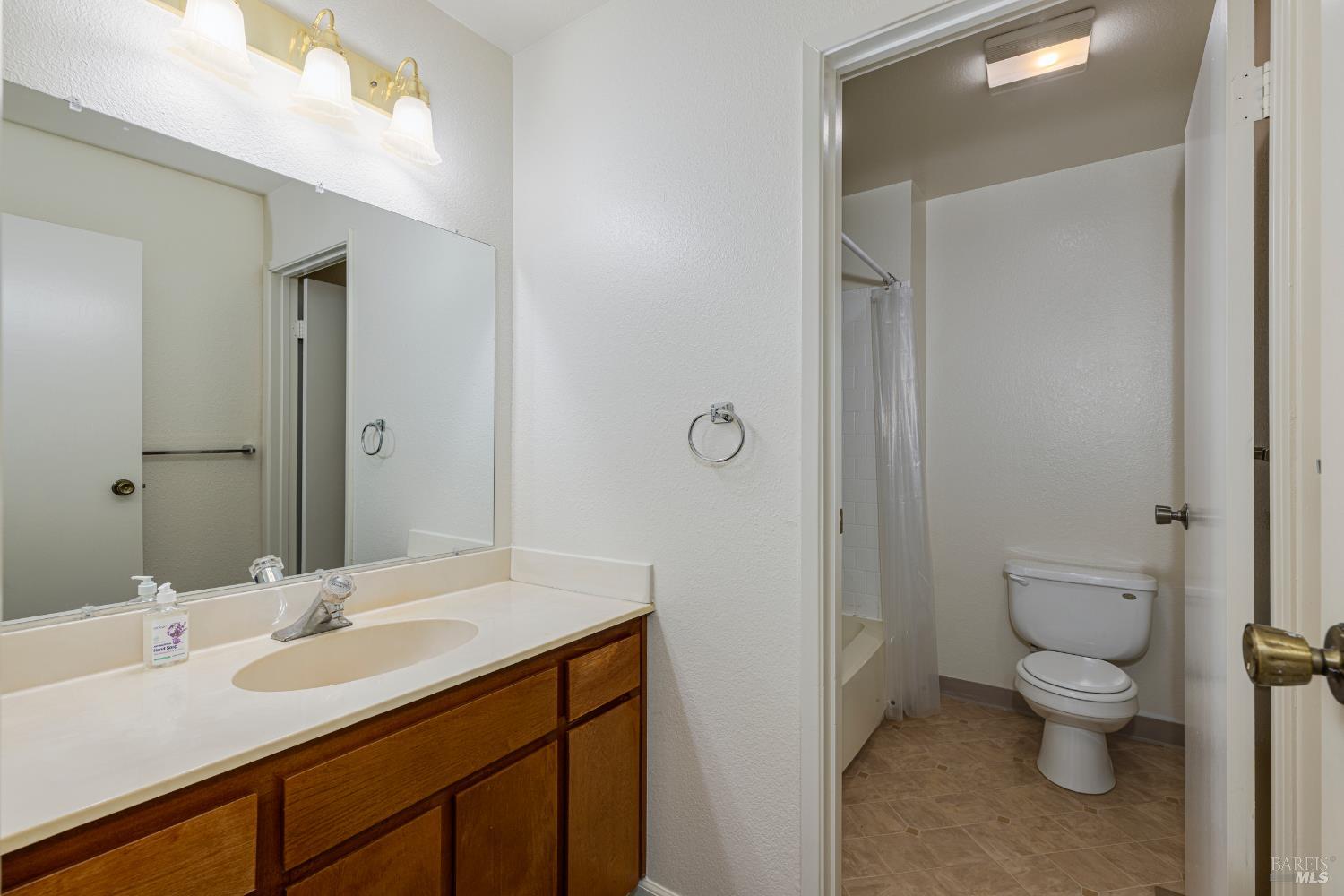 Detail Gallery Image 16 of 43 For 601 Marylyn Cir, Petaluma,  CA 94954 - 3 Beds | 2 Baths