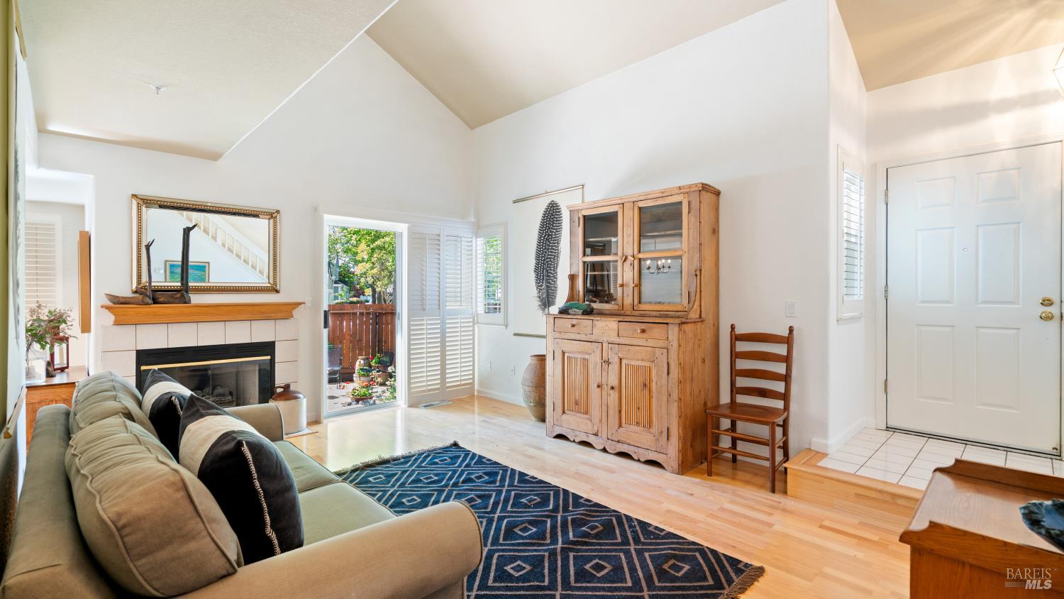 Detail Gallery Image 5 of 55 For 871 Chardonnay Cir, Petaluma,  CA 94954 - 3 Beds | 2/1 Baths