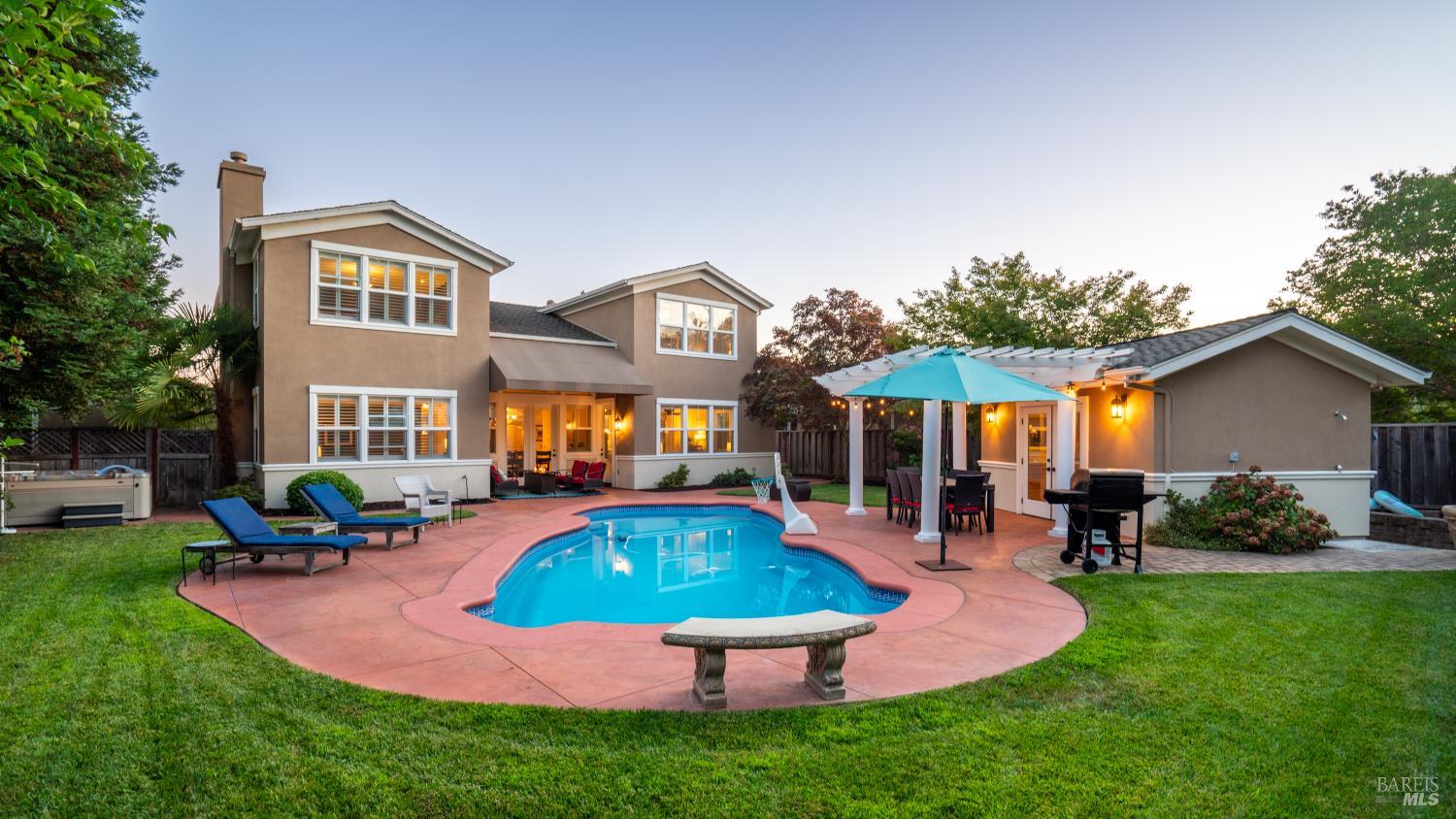 Detail Gallery Image 2 of 53 For 126 Savannah Way, Windsor,  CA 95492 - 4 Beds | 3/1 Baths