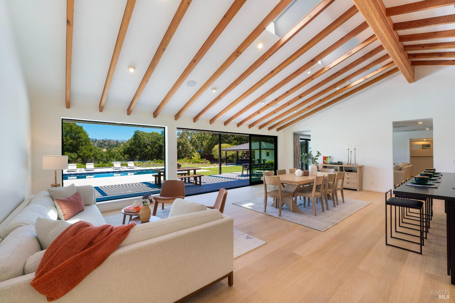 Detail Gallery Image 4 of 44 For 13671 Chalk Hill Rd, Healdsburg,  CA 95448 - 3 Beds | 3 Baths