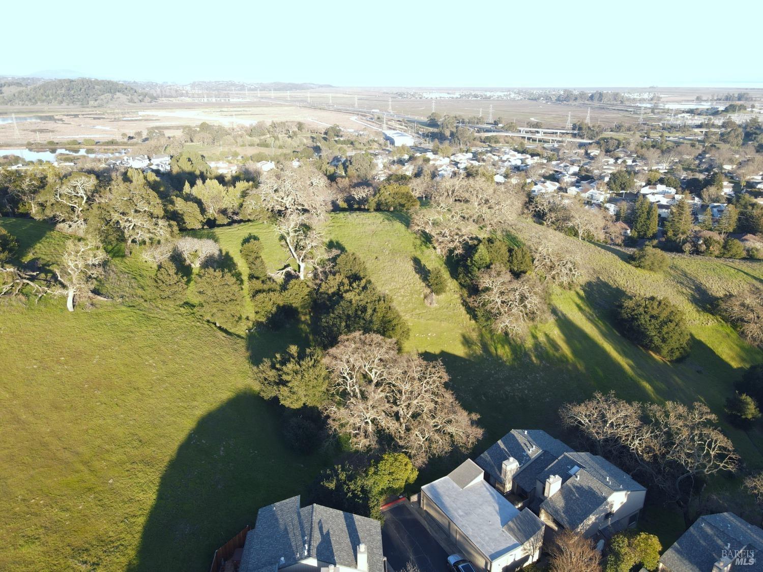 Detail Gallery Image 11 of 32 For 1 Columbine Ln, Novato,  CA 94947 - 3 Beds | 2/1 Baths