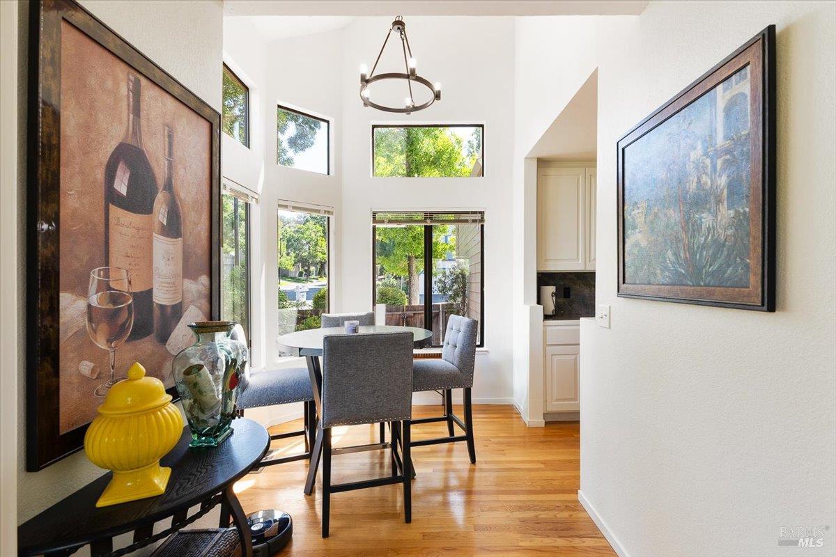 Detail Gallery Image 12 of 34 For 1367 Sylvan Ct, Healdsburg,  CA 95448 - 3 Beds | 2/1 Baths