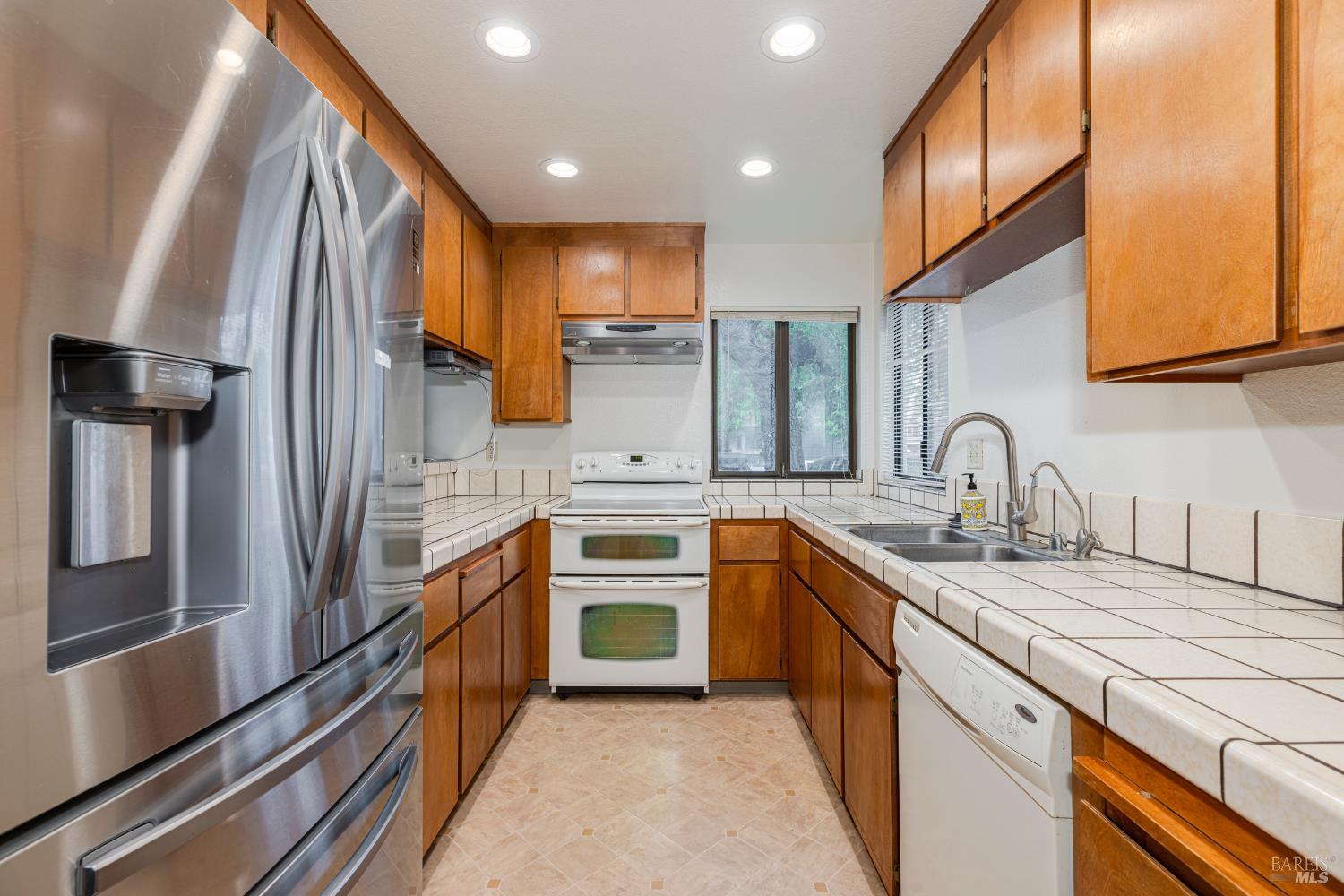 Detail Gallery Image 7 of 43 For 601 Marylyn Cir, Petaluma,  CA 94954 - 3 Beds | 2 Baths