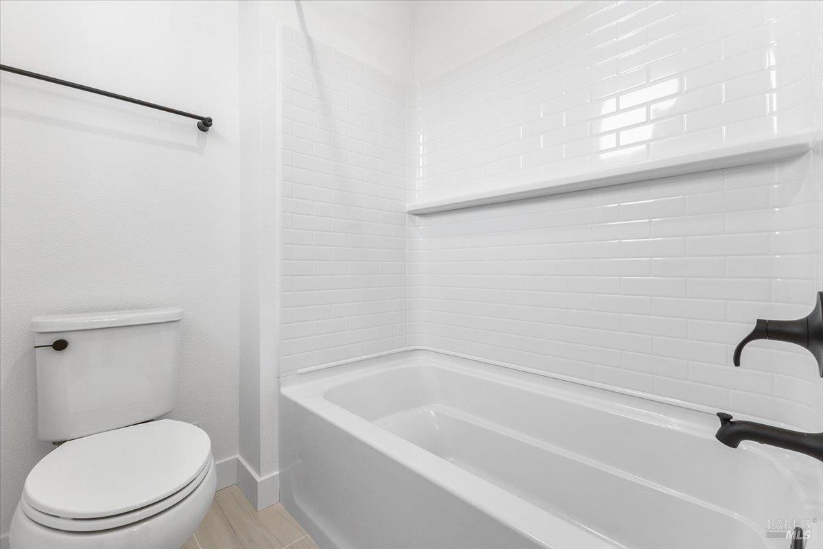 Detail Gallery Image 25 of 31 For 7305 Willowglen Dr, Rohnert Park,  CA 94928 - 4 Beds | 3/1 Baths