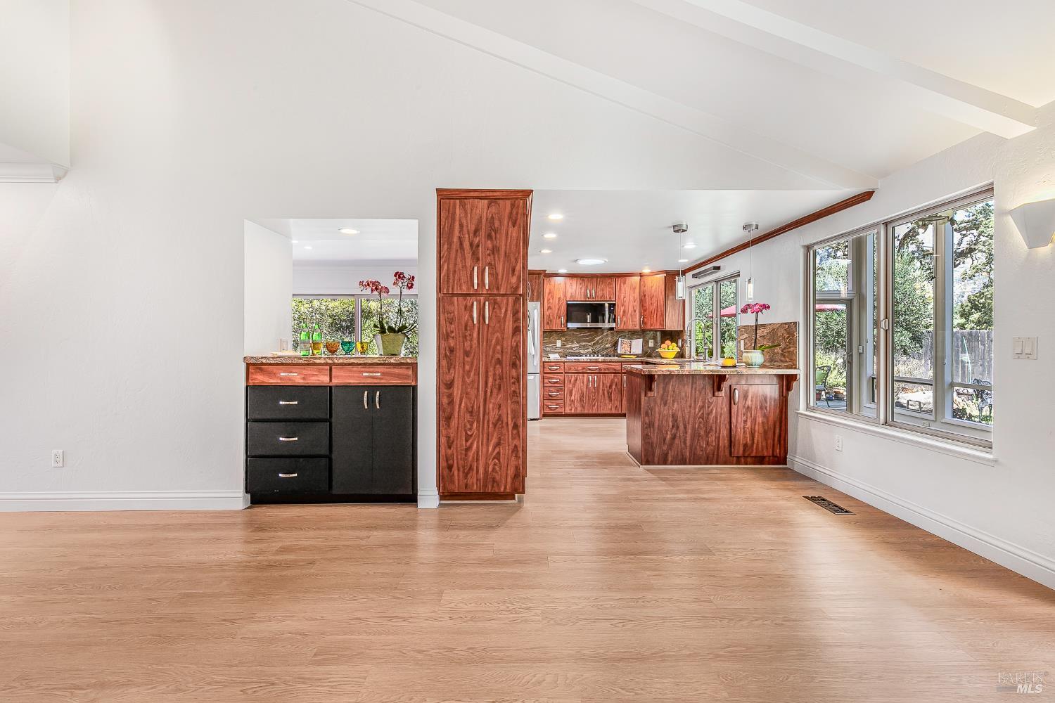 Detail Gallery Image 11 of 63 For 8862 Oak Trail Pl, Santa Rosa,  CA 95409 - 2 Beds | 2 Baths