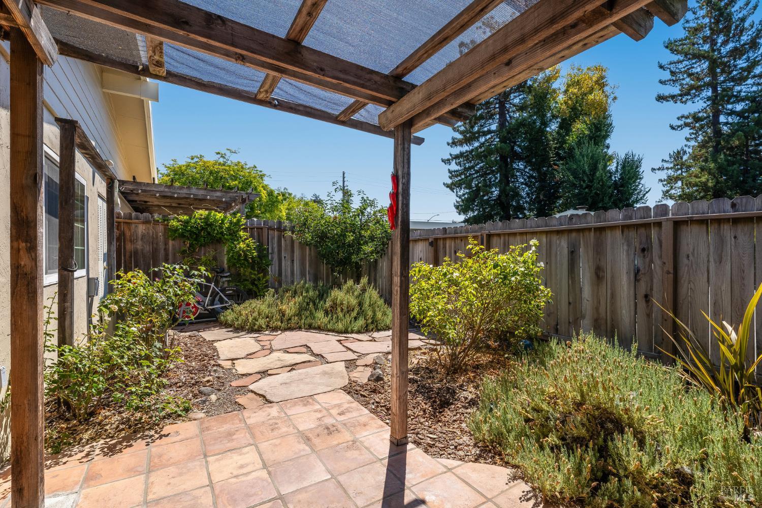 Detail Gallery Image 19 of 27 For 921 1st St, Sonoma,  CA 95476 - 2 Beds | 2 Baths