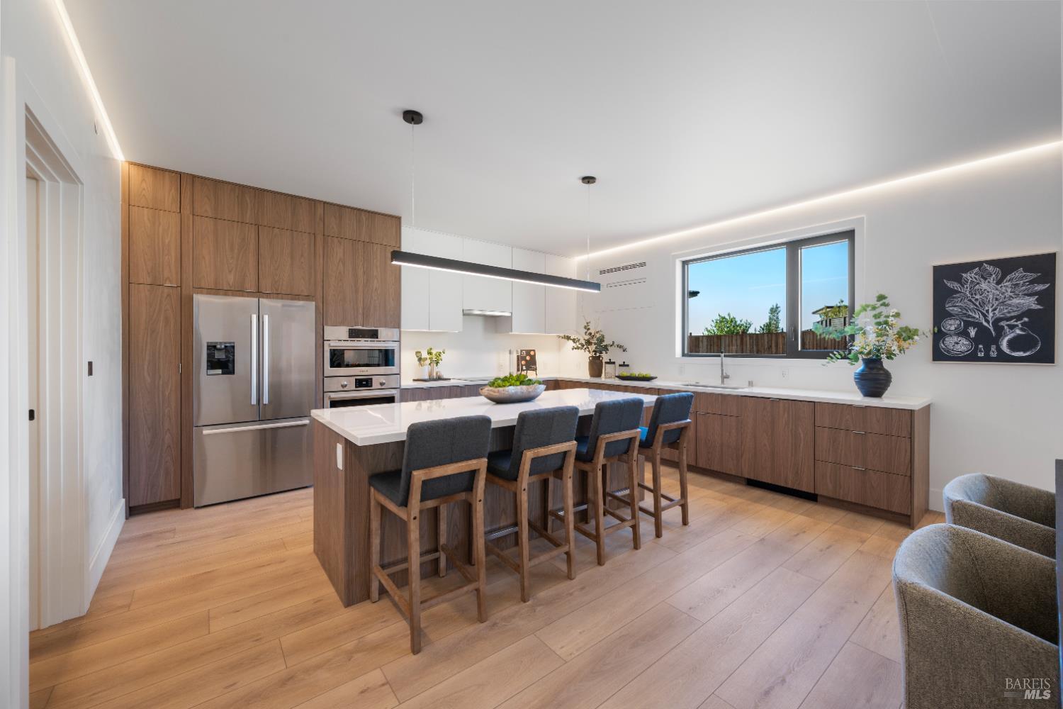 Detail Gallery Image 7 of 26 For 3615 Crown Hill Dr, Santa Rosa,  CA 95404 - 5 Beds | 3/1 Baths