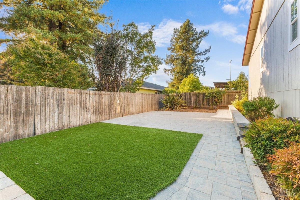 Detail Gallery Image 34 of 39 For 859 Green Way, Santa Rosa,  CA 95404 - 3 Beds | 2 Baths