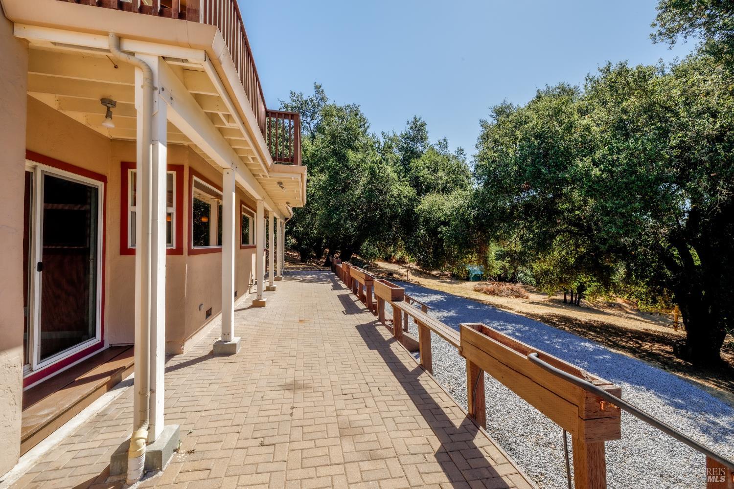 Detail Gallery Image 7 of 41 For 1088 Palomino Rd, Cloverdale,  CA 95425 - 5 Beds | 3 Baths