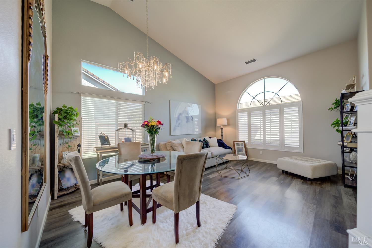 Detail Gallery Image 5 of 30 For 524 Feather River Way, Vacaville,  CA 95688 - 4 Beds | 3 Baths