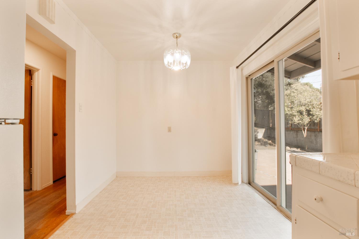 Detail Gallery Image 12 of 39 For 112 Fairfax Ct, Vallejo,  CA 94591 - 3 Beds | 2 Baths