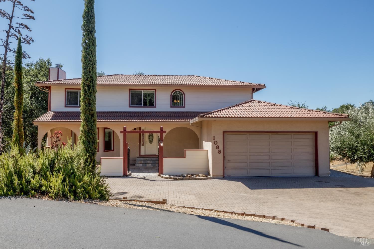 Detail Gallery Image 4 of 41 For 1088 Palomino Rd, Cloverdale,  CA 95425 - 5 Beds | 3 Baths