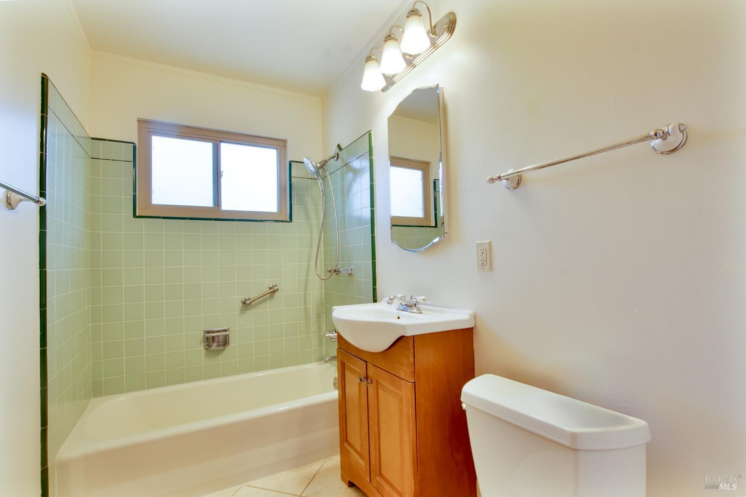 Detail Gallery Image 17 of 39 For 112 Fairfax Ct, Vallejo,  CA 94591 - 3 Beds | 2 Baths