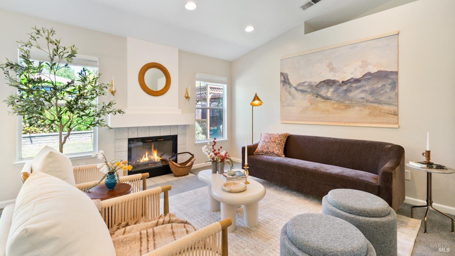 Detail Gallery Image 3 of 22 For 9474 Lazy Creek Dr, Windsor,  CA 95492 - 3 Beds | 2 Baths