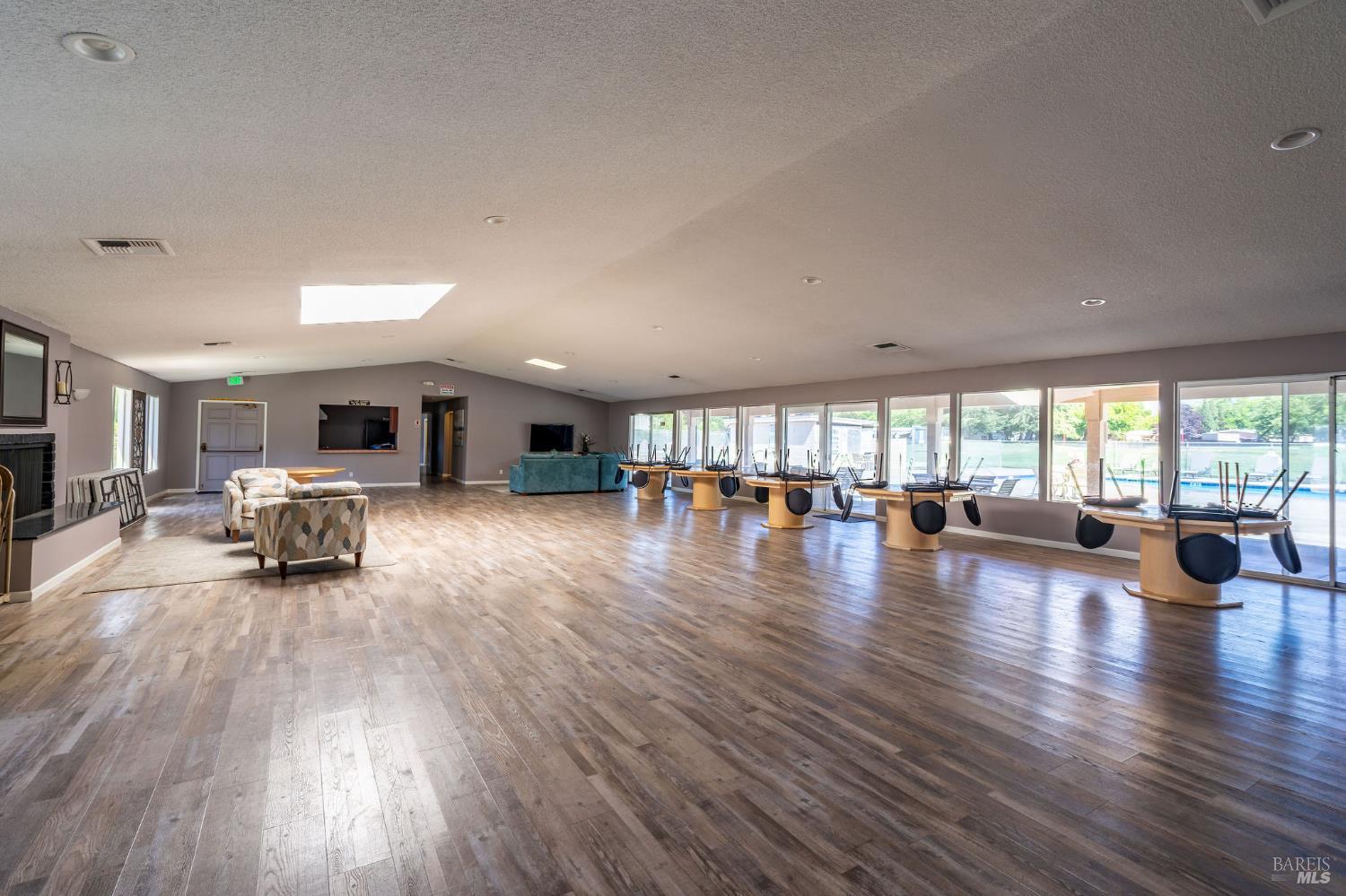 Detail Gallery Image 30 of 32 For 188 Rancho Verde Cir, Rohnert Park,  CA 94928 - 3 Beds | 2 Baths