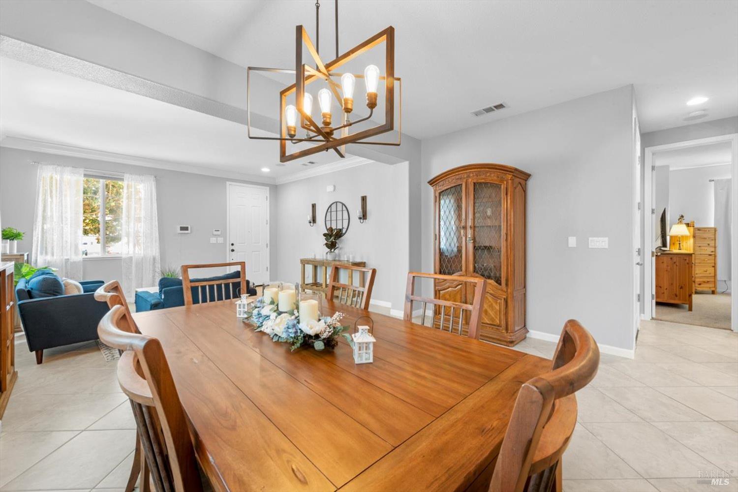 Detail Gallery Image 12 of 67 For 424 Cache Ct, Vacaville,  CA 95688 - 4 Beds | 3 Baths