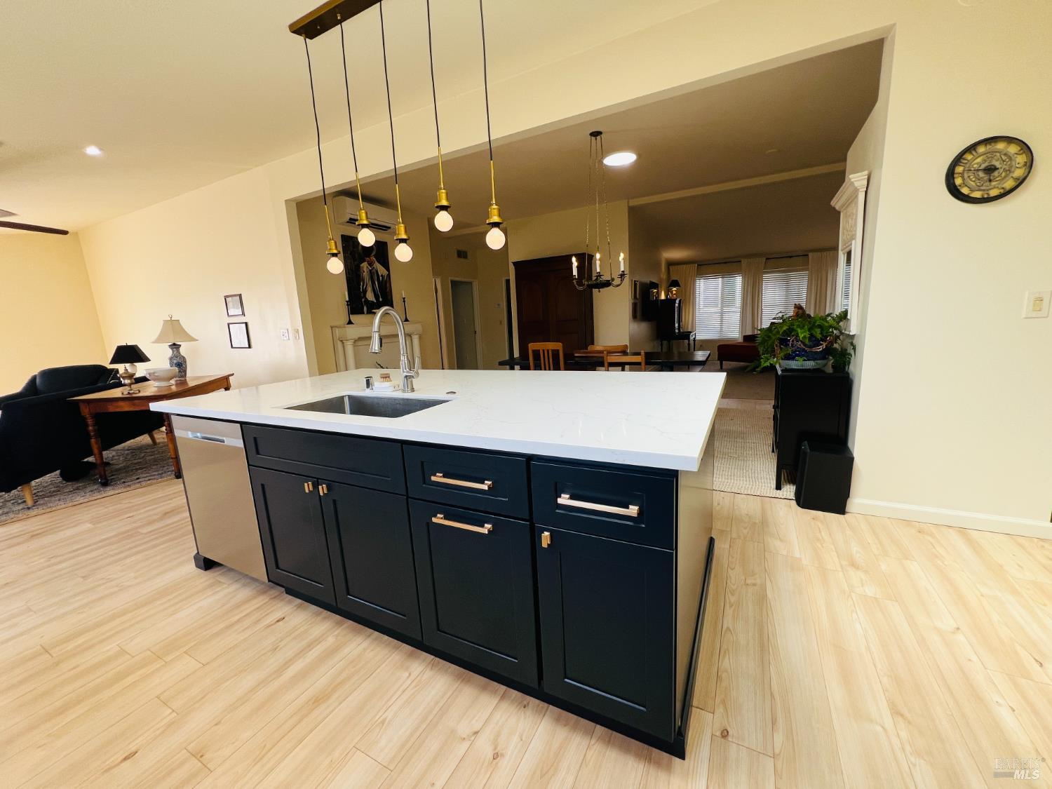 Detail Gallery Image 5 of 57 For 94 Leisure Park Cir, Santa Rosa,  CA 95401 - 3 Beds | 2 Baths