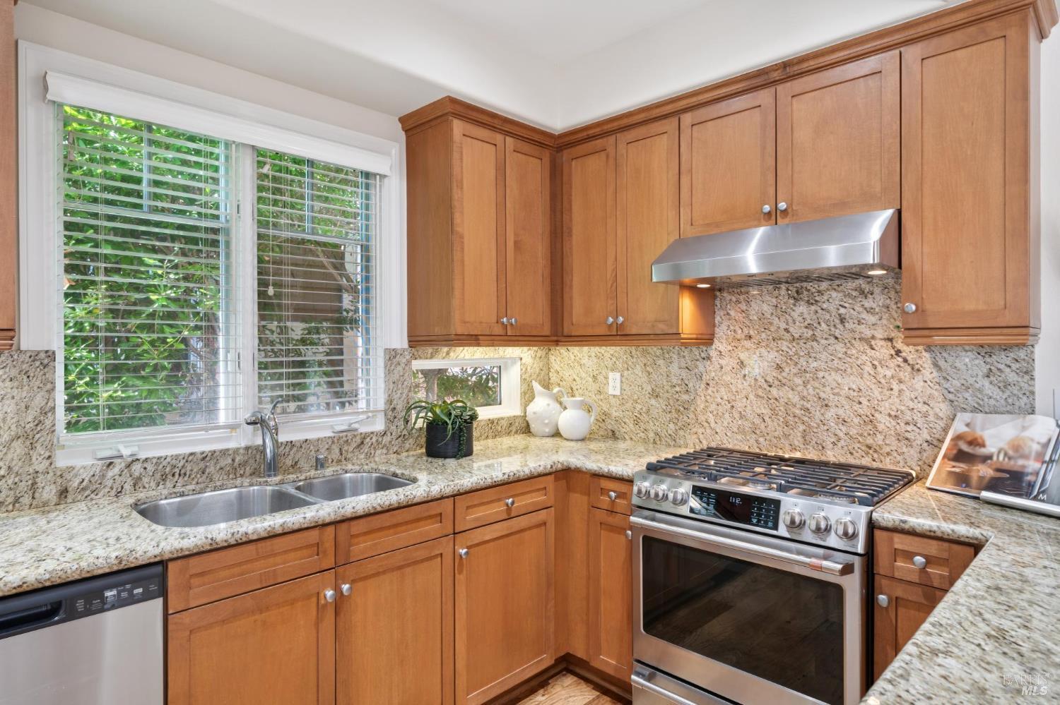 Detail Gallery Image 22 of 69 For 82 Neds Way, Tiburon,  CA 94920 - 3 Beds | 3 Baths