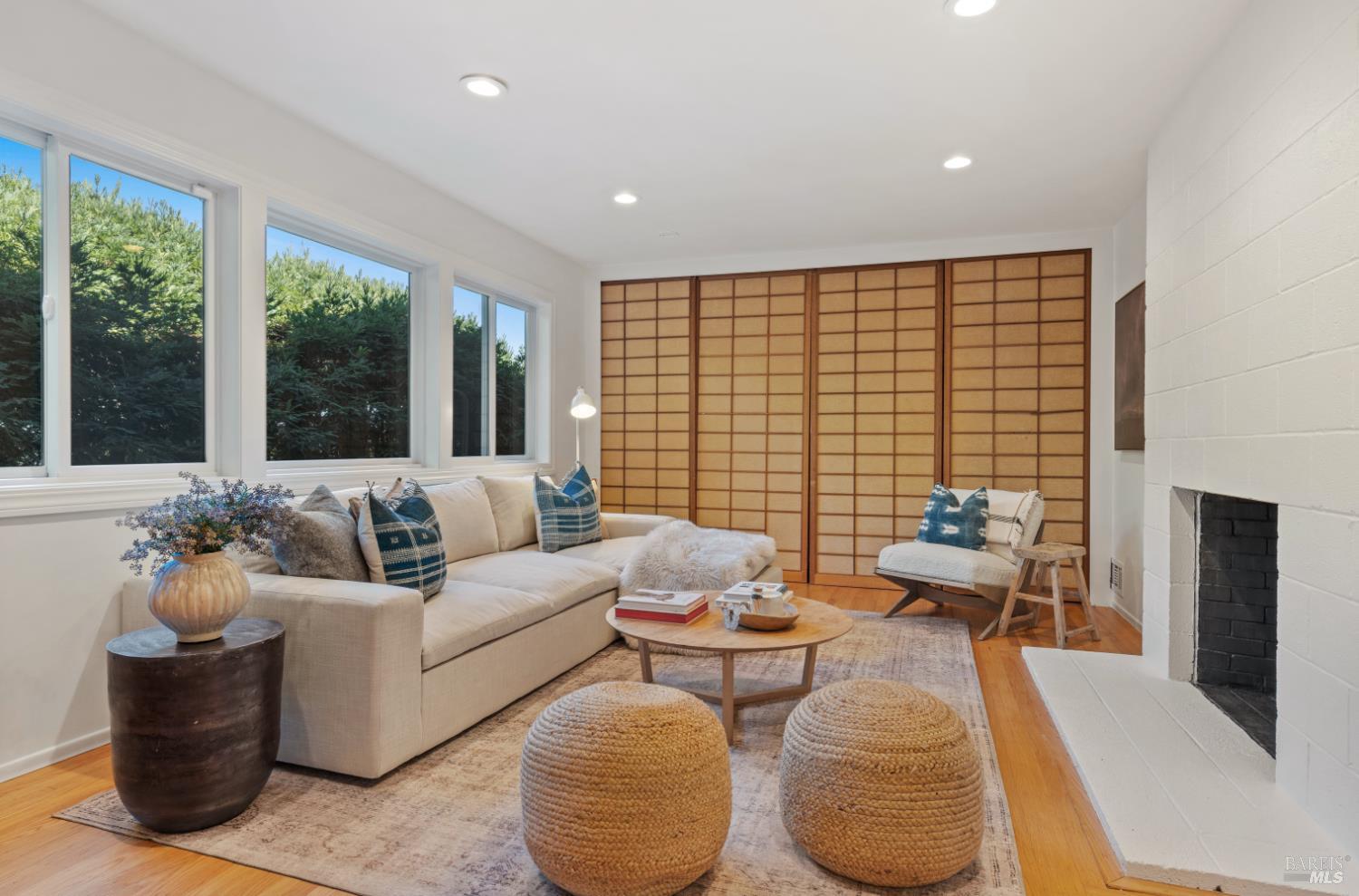 Detail Gallery Image 24 of 30 For 23 Sunrise Ln, Larkspur,  CA 94939 - 4 Beds | 2/1 Baths