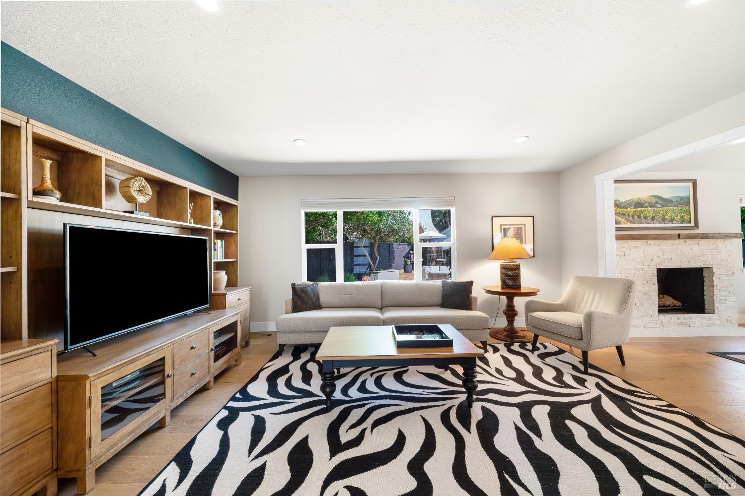 Detail Gallery Image 6 of 32 For 1929 Eleanor Dr, Santa Rosa,  CA 95404 - 3 Beds | 2/1 Baths