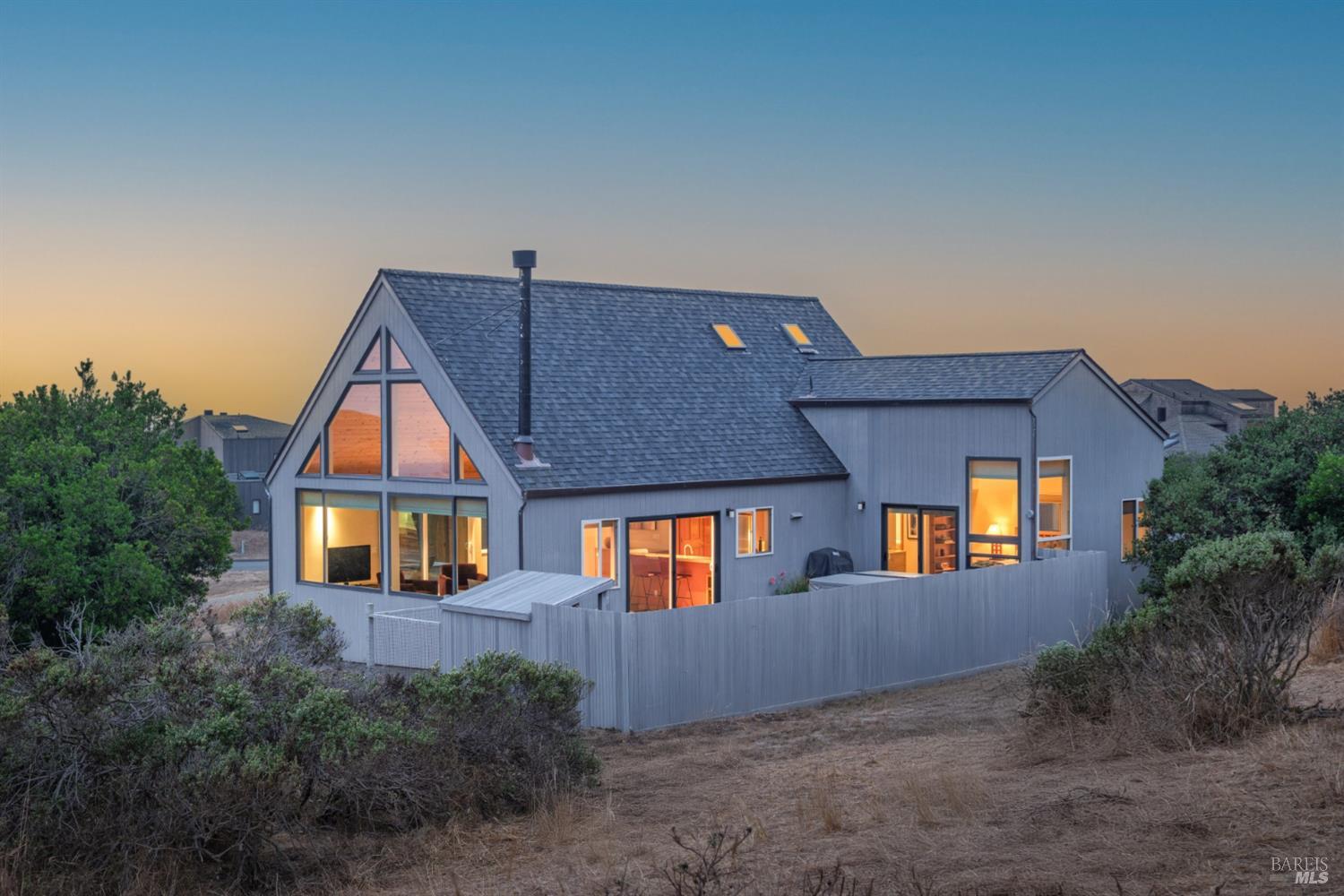 Detail Gallery Image 2 of 46 For 220 Vantage Rd, The Sea Ranch,  CA 95497 - 3 Beds | 2 Baths