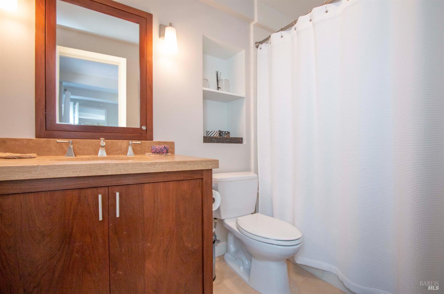 Detail Gallery Image 27 of 28 For 2 Vasco Dr, Mill Valley,  CA 94941 - 4 Beds | 3 Baths