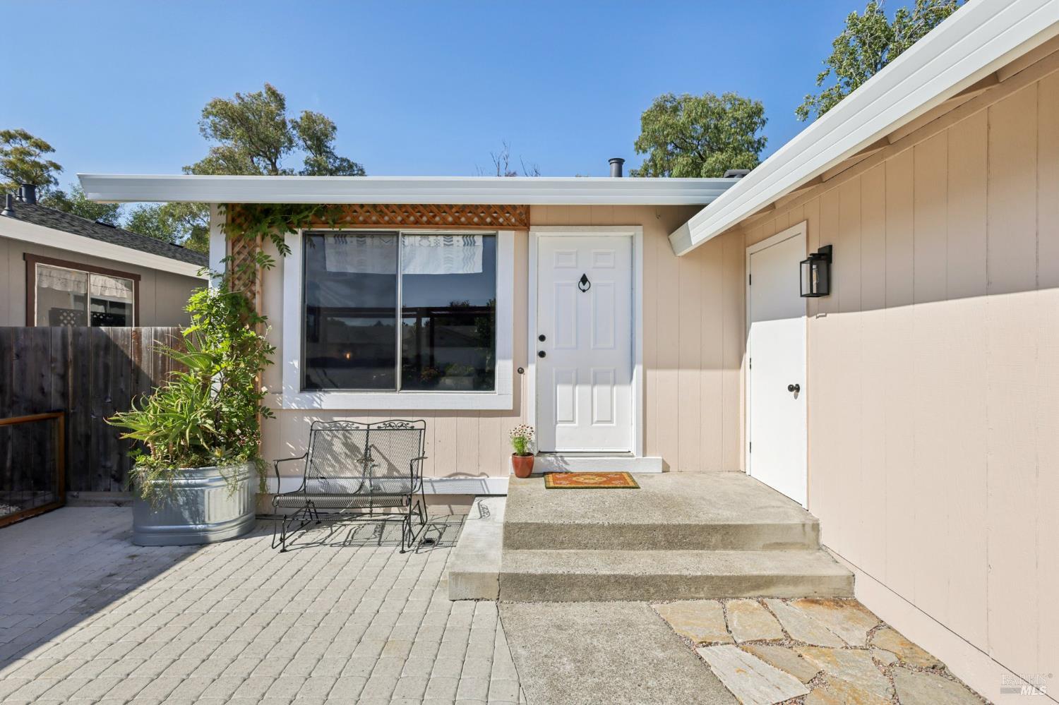 Detail Gallery Image 4 of 41 For 1364 Garmont Ct, Rohnert Park,  CA 94928 - 3 Beds | 2 Baths
