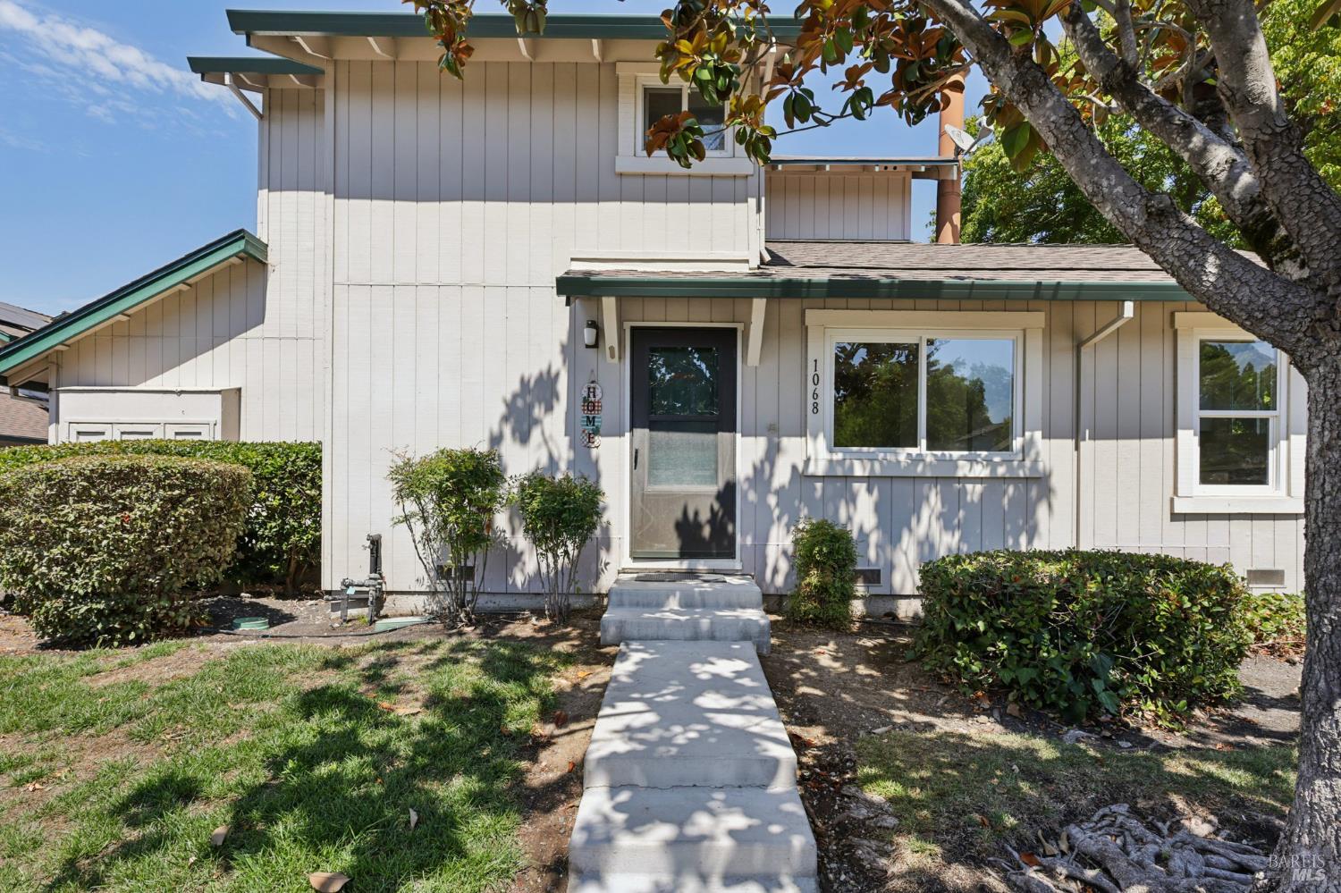 Detail Gallery Image 1 of 31 For 1068 Civic Center Dr, Rohnert Park,  CA 94928 - 2 Beds | 1/1 Baths