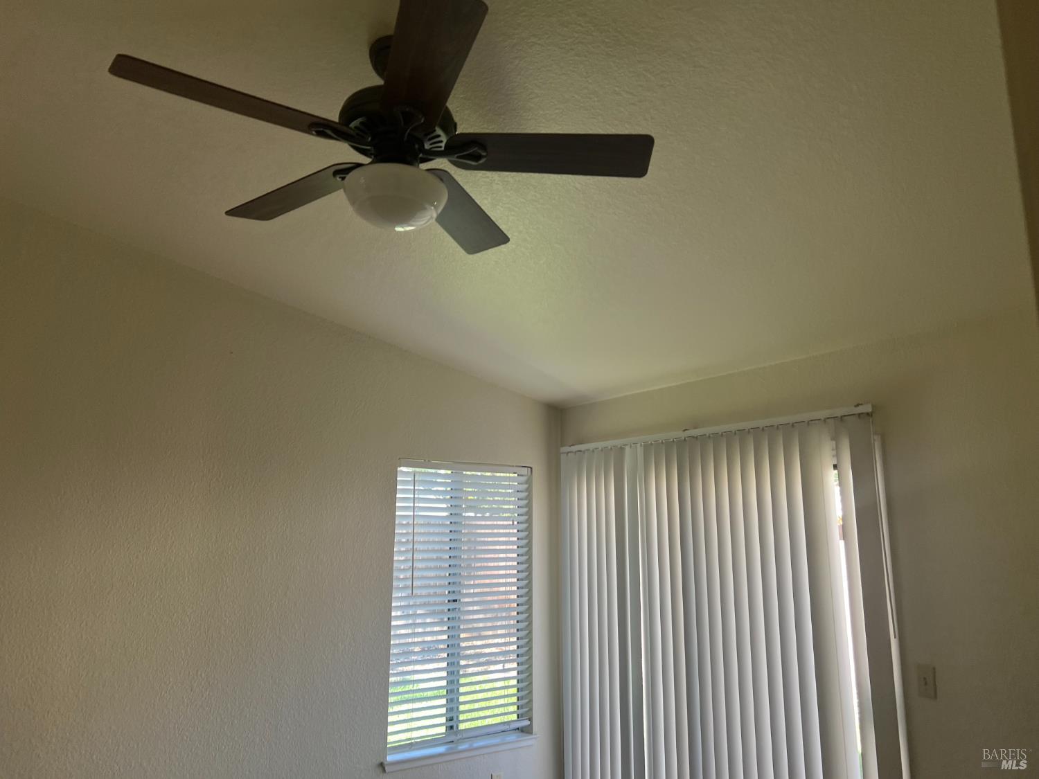 Detail Gallery Image 5 of 52 For 406 Stoneybrook Ln, Vacaville,  CA 95687 - 3 Beds | 2 Baths